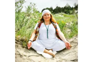 Wearing White in Kundalini Yoga: The Significance and Benefits