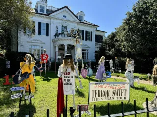 💀The Skeleton House: New Orleans’ Spookiest, Sassiest, and Most Selfie-Worthy Stop