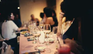 Cómo hacer un brindis de boda inolvidable: Consejos y trucos
