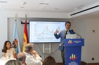 Conferencia de Alejandro Criado sobre el planeamiento urbanístico y el problema de la vivienda en España