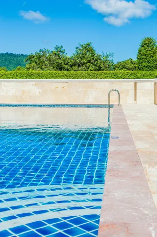 Key Reasons for Choosing Local Pool Cleaning Services
