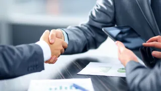Potenciando el Éxito Empresarial: Los Beneficios de Contratar un Consultor Externo
