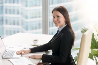 Building Wealth While Working Full-Time: Lisa’s Success Story