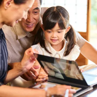 Interactive Voice Memorials: Reconnecting Through AI Memorial Voice Companions