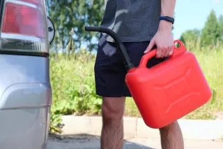What To Do if You Run Out of Fuel on a Road Trip