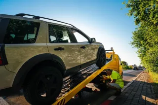 Smart Ways To Save on Emergency Towing Needs