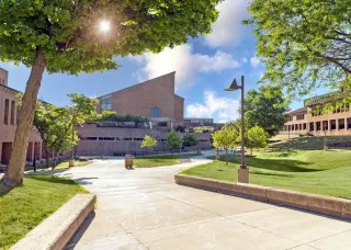 📦 Campus Hustle Meets Car Hustle: DoorDash Drivers, Here’s Why Renting Near Oakland Community College Southfield Makes Total Sense