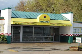 🥙 Savor the Flavor at Niro’s Gyros (CT VIP Transportation – Hartford, CT)