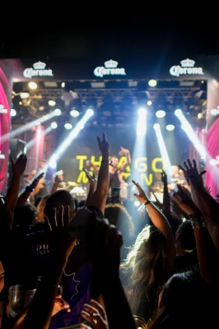 Shows e DJs Exclusivos – Carnaval VIP Camarote Rio Praia 2026