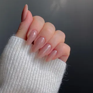 Pourquoi De Plus En Plus De Femmes Hoisissent Le Builder Gel Pour Des Ongles Solides Et E'légants