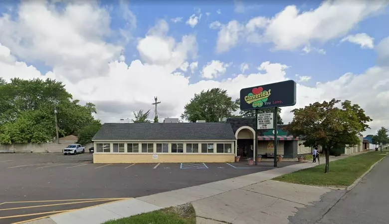 🍕 Slice of Heaven: Why Cloverleaf Bar & Restaurant Is the Real Deal 🍕