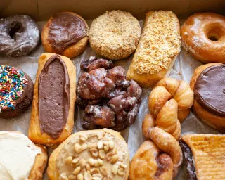 🍩 Sugar, Spice & Everything Nice at Donna’s Donuts