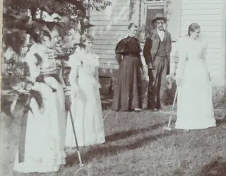 Which AI Tool best dates old photos?