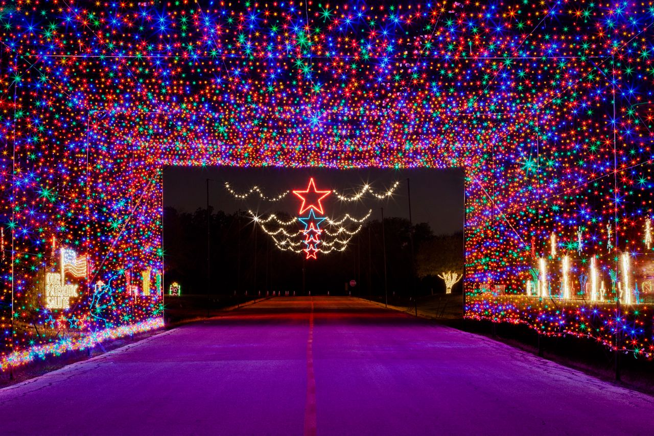 ⭐ Prairie Lights: Grand Prairie’s Dazzling Holiday Drive-Thru Adventure