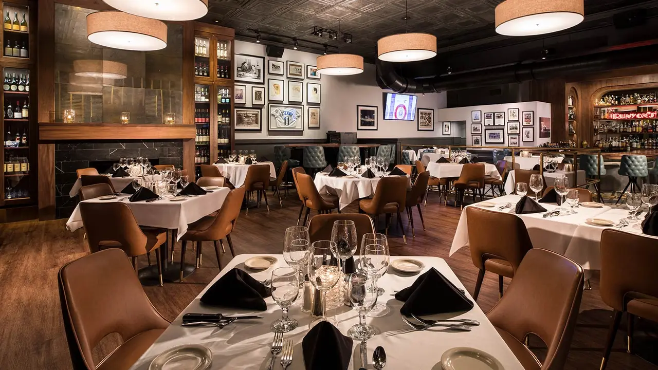 🥩Steakhouse Royalty in Coral Springs: Why Runyon’s Restaurant is the Gold Standard for Fine Dining & Local Flavor
