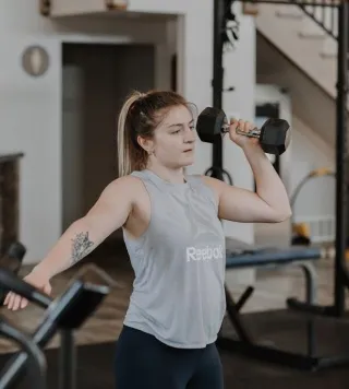 Pain While Lifting? Here’s When to Push Through — And When to Book a Physio Session