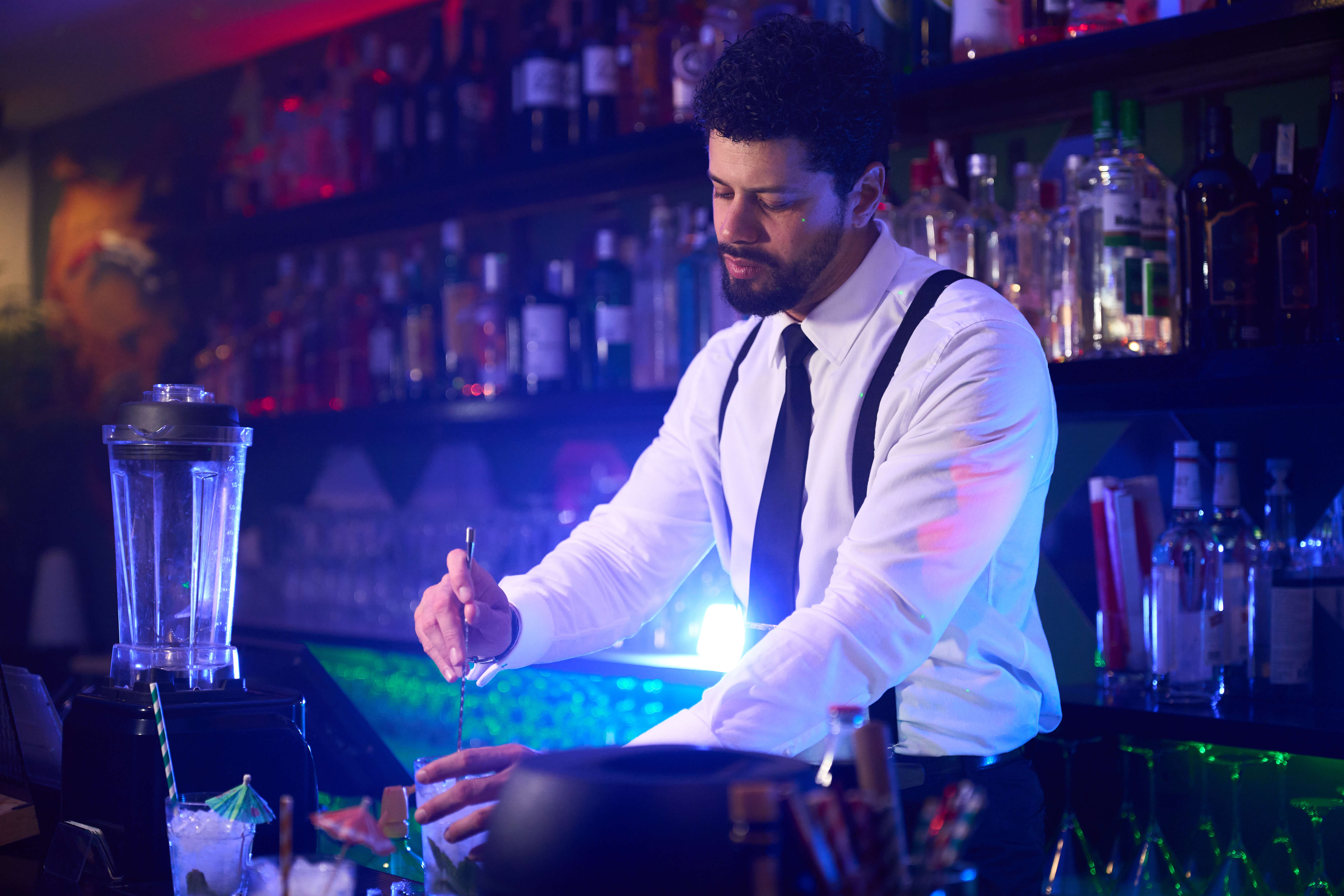 The Bartender Didn’t Show Up — Here’s How the Night Was Saved in 2 Minutes