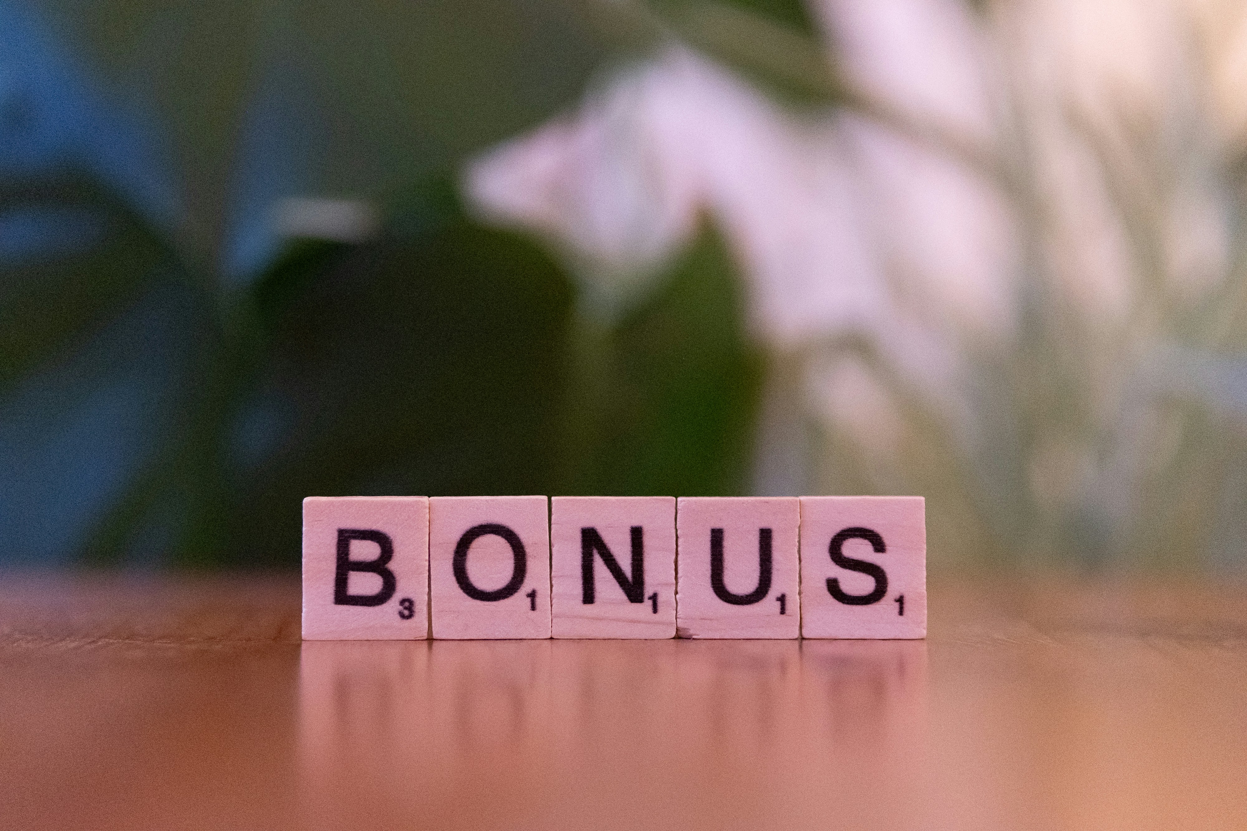 How to Handle Holiday Payroll and Bonuses Without Tax Surprises