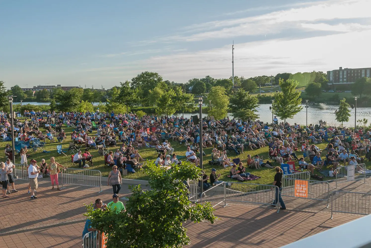 🌊 Riverfront Play Area & Promenade: Aurora’s Family-Friendly Waterfront Escape
