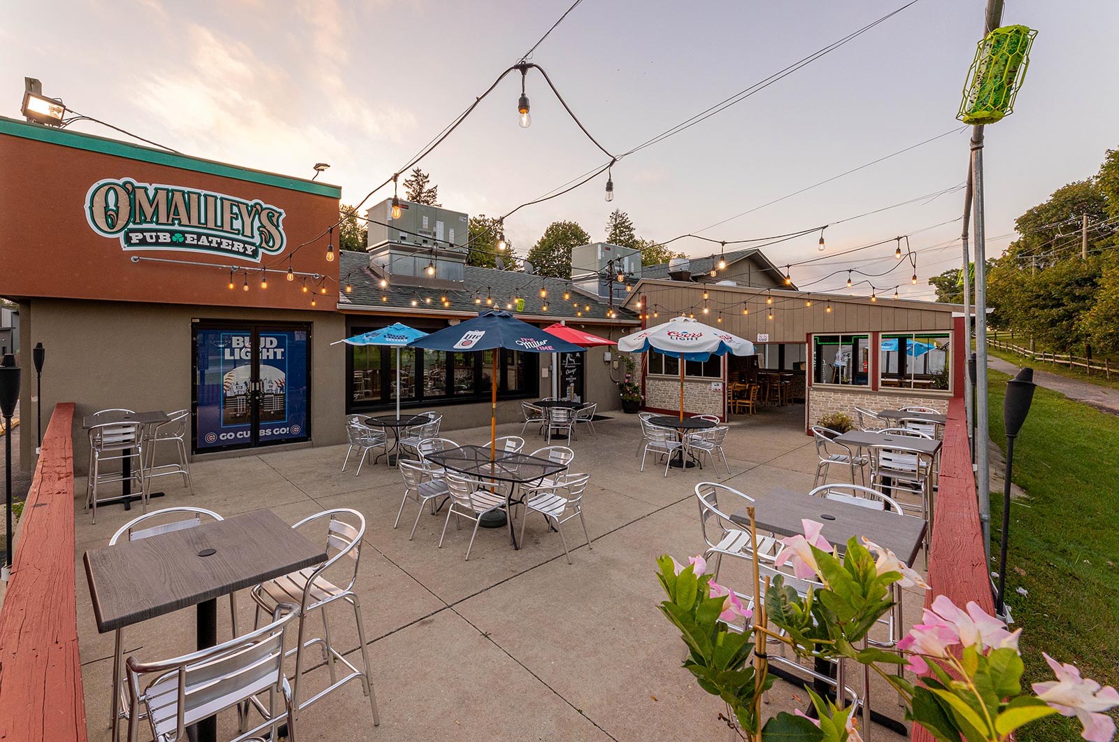 🍀 Aurora, IL Eats & Good Vibes — A Local Guide to O’Malley’s Pub & Eatery 🍔🍺 | Sheba Car Rentals