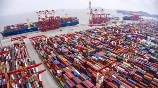 Situación Mundial y Regional del transporte marítimo de mercancías

¿Cómo afecta  al comercio exterior en Uruguay?