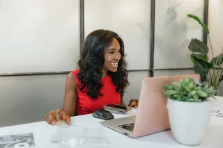 How to Change Careers in Your 30s: A Guide for  Working Moms