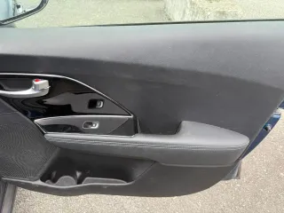 Rénovation des optiques de phares : sécurité et esthétique pour les conducteurs poitevins