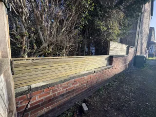 Venetian Front Fence Installation in Heaton Moor – Privacy & Pet Safety for Spike