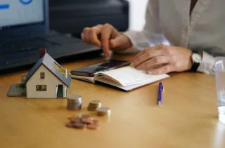 Navigating Debt Consolidation Through Mortgage Refinancing in Ontario: A Step-by-Step Guide