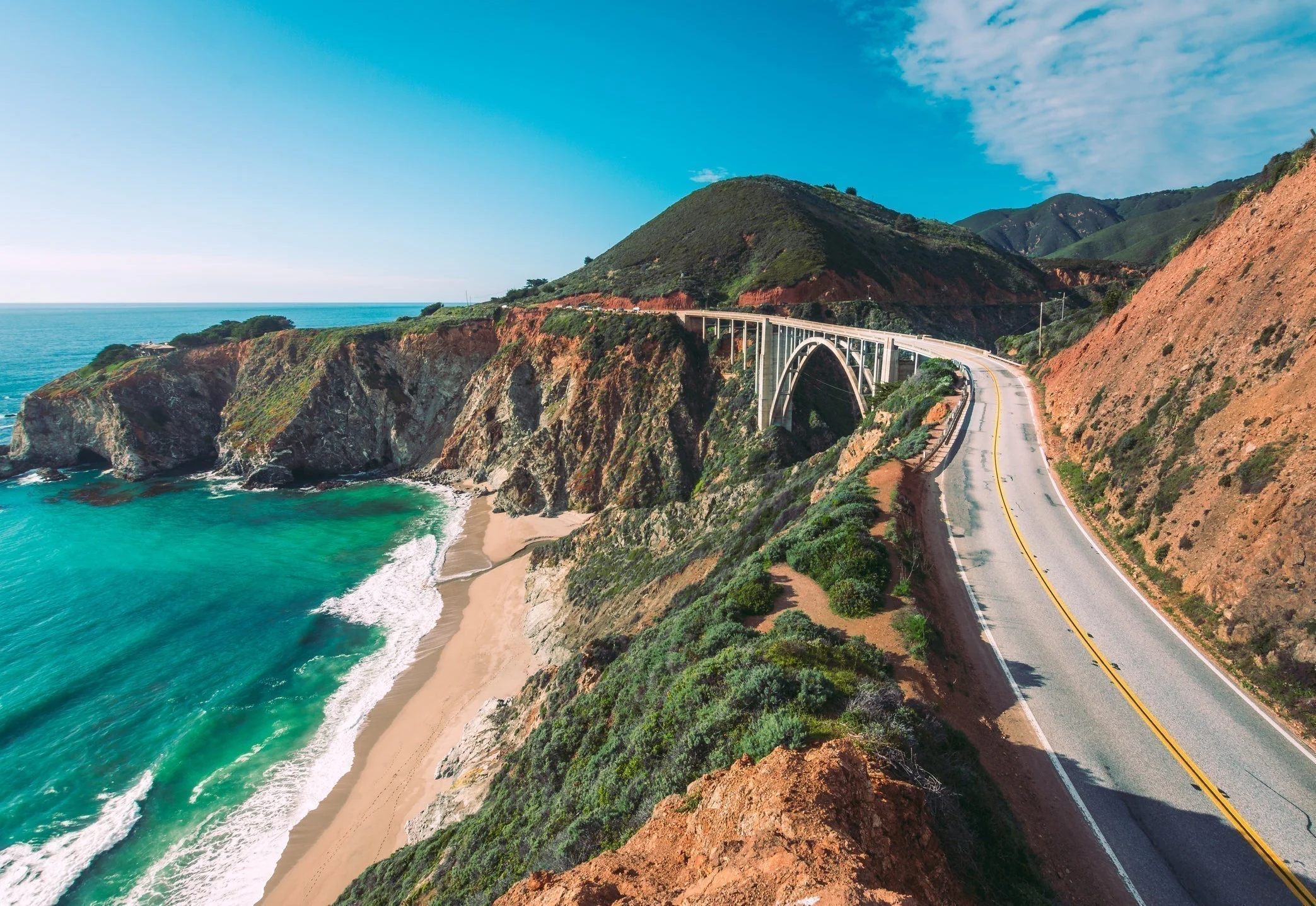 🚴♀️ Ride the Waves on Wheels: Exploring the Pacific Coast Highway Bike Route in Huntington Beach