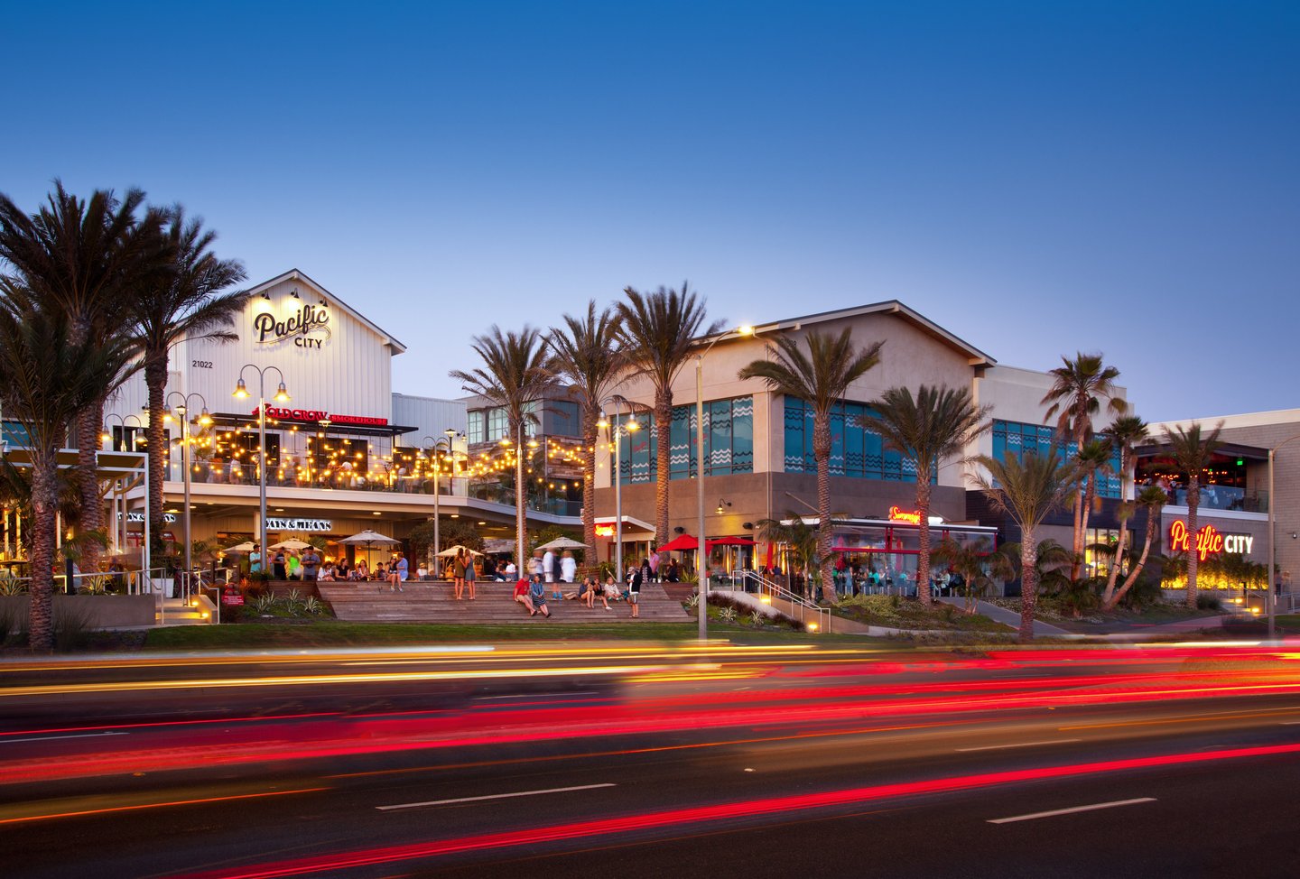 🌊 Pacific City Huntington Beach: Where Ocean Views, Shopping, and Dining All Collide