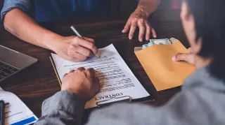 Key Steps for Building a Solid Credit History for First-Time Borrowers
