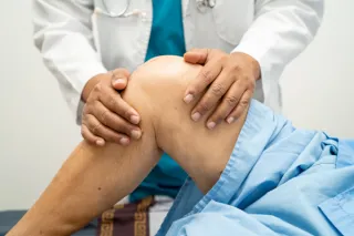5 Everyday Habits That Might Be Making Your Knee Pain Worse