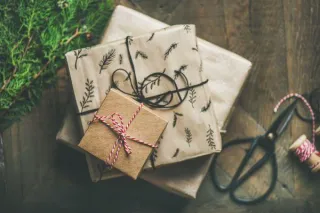 Intended Parents' Gift Guide for their Surrogate and Her Family 