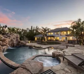 How Do Beach Entry Pools Enhance Outdoor Spaces?