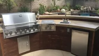 What Are the Essential Features of a Great Outdoor Kitchen?