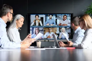 Innovative Ways to Blend In-Person and Virtual Experiences in Hybrid Events