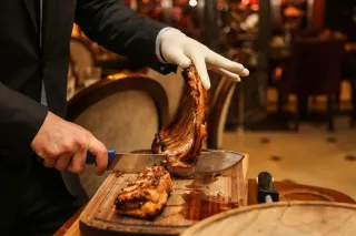 Behind the Scenes: What Makes a Great Steakhouse?