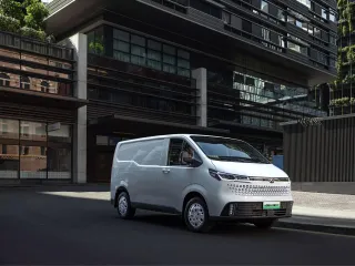 The Evolution of Commercial Vans: From Workhorses to Smart Hubs on Wheels