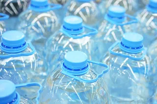 El Efecto de las Botellas de Plástico en el pH del Agua: Lo que Debes Saber