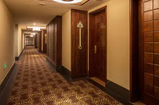 Quels revêtements privilégier à Angers pour les zones à fort passage ?