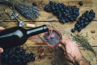 Maximizing Your Wine Sales: 5 Tips for Better Interaction, Training, and Customer Satisfaction