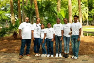 Planning a Trip to Orlando? Here's Why You Should Book a Family Photoshoot

