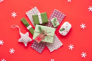Holiday Merch Ideas to Strengthen Customer and Employee Bonds