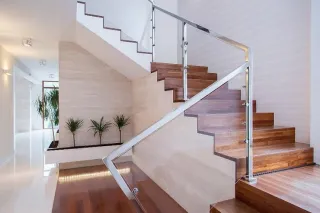 The Ultimate Guide to Custom Glass Installations for Homebuilders