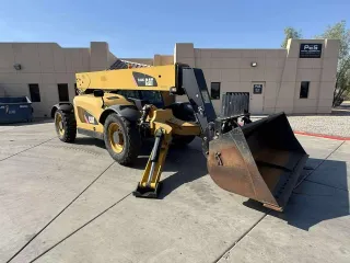 2015 CAT TL943 Enclosed Telehandler with Bucket