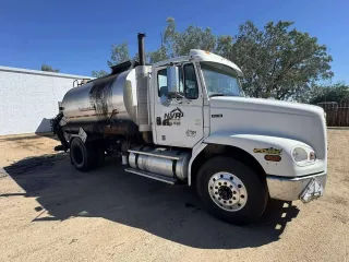 2000 Freightliner FL112 Bearcat Asphalt Distributor Truck