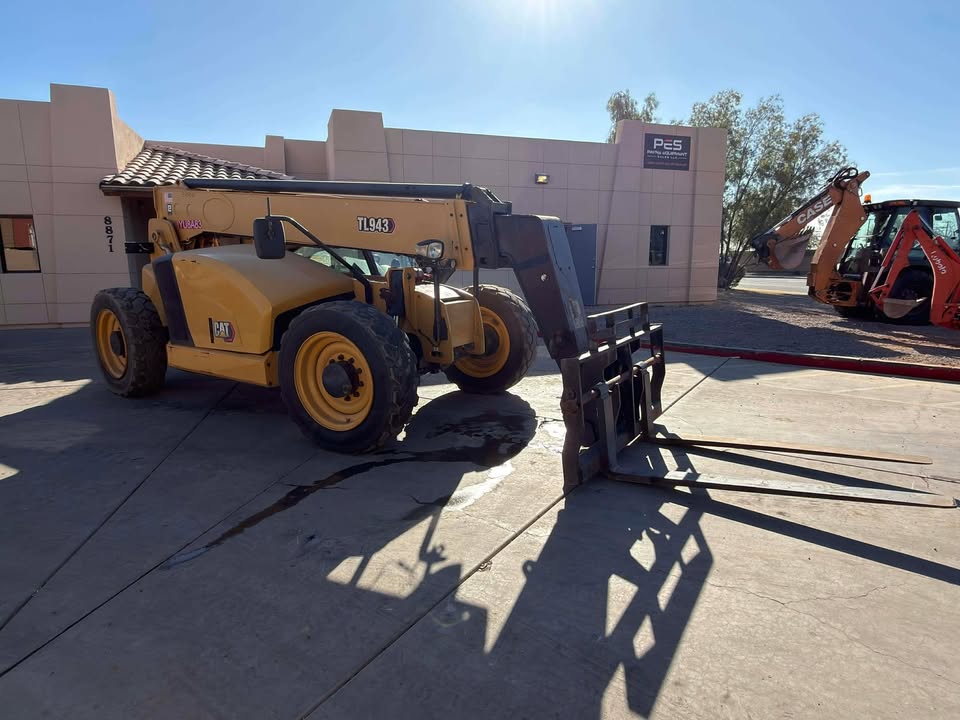 2021 CAT TL943 Telehandler Enclosed Cab