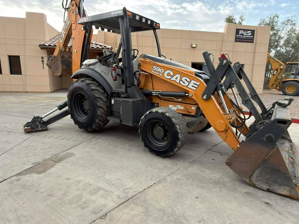 2018 CASE 590 Super N Backhoe 4WD
