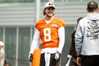 Pickett Emerges as Surprising Favorite in Browns' Quarterback Competition